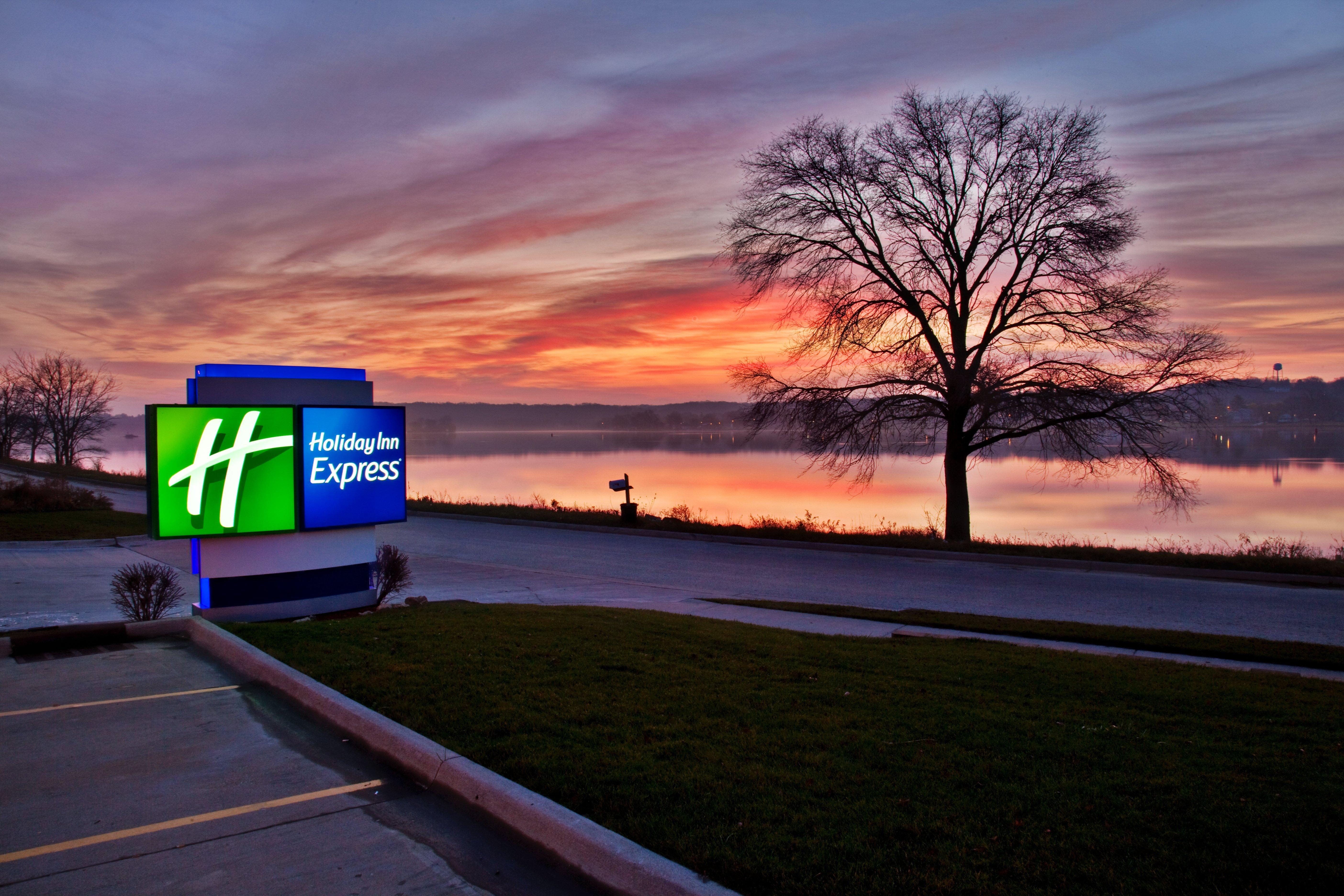 Holiday Inn Express Le Claire Riverfront-Davenport By Ihg Exteriér fotografie